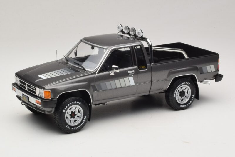 Toyota Hilux N50 Xtra Cab 4x4 Pelēks Metālisks KK-Scale 1:18 KKDC181563 Metāls