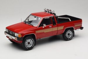 Toyota Hilux N50 Xtra Cab 4x4 Sarkans KK-Scale 1:18 KKDC181562 Metāls
