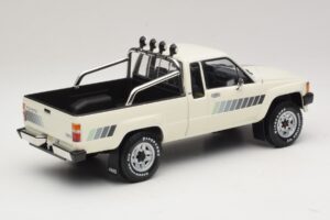 Toyota Hilux N50 Xtra Cab 4x4 Balts KK-Scale 1:18 KKDC181564 Metāls — attēls 2 no 6