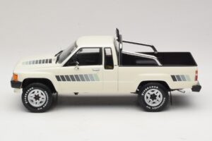 Toyota Hilux N50 Xtra Cab 4x4 Balts KK-Scale 1:18 KKDC181564 Metāls — attēls 3 no 6