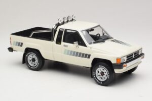 Toyota Hilux N50 Xtra Cab 4x4 Balts KK-Scale 1:18 KKDC181564 Metāls — attēls 4 no 6