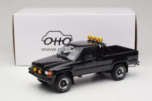 Toyota Hilux N60 SR5 Back to the Future II Spīdīgs Melns Otto 1:18 OT481 Sveķi — attēls 6 no 6
