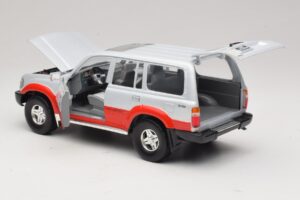 Toyota Land Cruiser J80 Sudraba Sarkans Road Legends 1:18 92098 Metāls — attēls 5 no 8