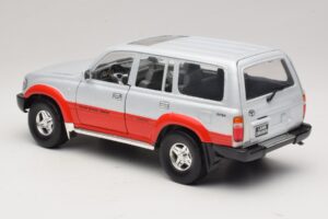 Toyota Land Cruiser J80 Sudraba Sarkans Road Legends 1:18 92098 Metāls — attēls 7 no 8