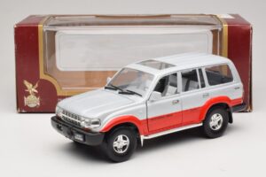 Toyota Land Cruiser J80 Sudraba Sarkans Road Legends 1:18 92098 Metāls — attēls 8 no 8