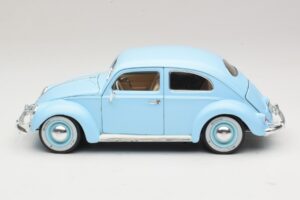 Volkswagen Beetle Zils Bburago 1:18 3381 Metāls — attēls 4 no 8