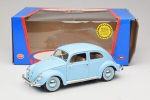 Volkswagen Beetle Zils Bburago 1:18 3381 Metāls — attēls 8 no 8