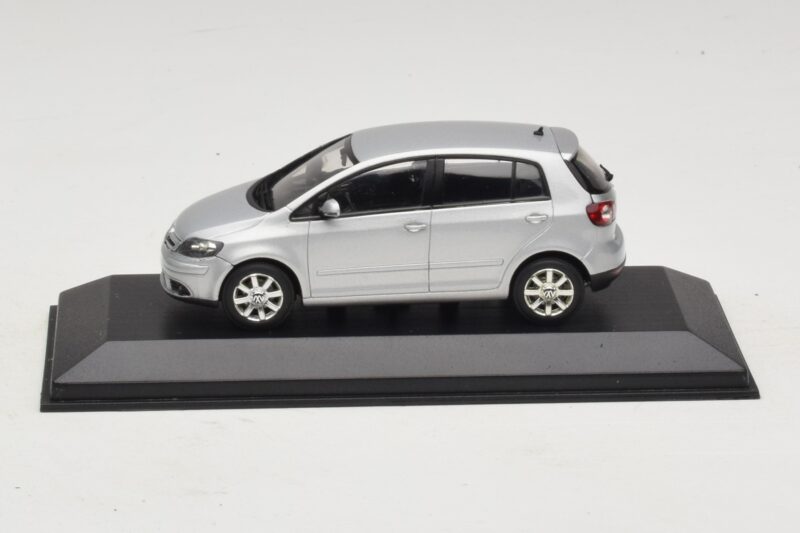 Volkswagen Golf Plus Mk5 Sudrabains Aizstājējkaste Minichamps 1:43 400054370-R1 Metāls