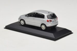 Volkswagen Golf Plus Mk5 Sudrabains Aizstājējkaste Minichamps 1:43 400054370-R1 Metāls — attēls 3 no 5