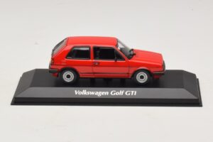 Volkswagen Golf GTI Mk2 Sarkans Maxichamps 1:43 940054121 Metāls
