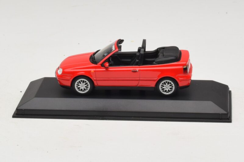 Volkswagen Golf Mk4 Kabriolets Sarkans Dīlera Izdevums Minichamps 1:43 GOLF006 Metāls