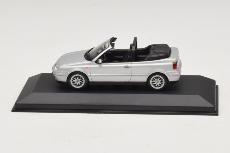 Volkswagen Golf Mk4 Kabriolets Sudrabains Dīlera Izdevums Minichamps 1:43 GOLF004 Metāls