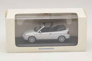 Volkswagen Golf Mk4 Kabriolets Sudrabains Dīlera Izdevums Minichamps 1:43 GOLF004 Metāls — attēls 5 no 5