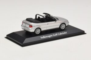 Volkswagen Golf Mk4 Kabriolets Sudrabains Maxichamps 1:43 940058331 Metāls — attēls 2 no 5