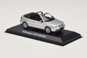 Volkswagen Golf Mk4 Kabriolets Sudrabains Maxichamps 1:43 940058331 Metāls — attēls 3 no 5