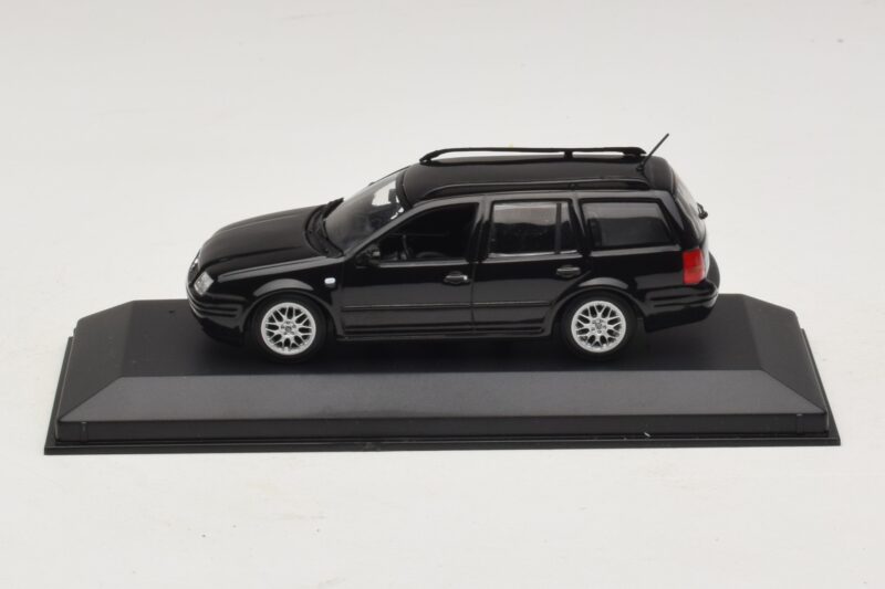 Volkswagen Golf Mk4 Variant Sport Highline BBS Edition Melns Minichamps 1:43 Volkswagen Golf Mk4 Variant Sport Highline BBS Edition Melns Minichamps 1:43 GOLF008 Metāls