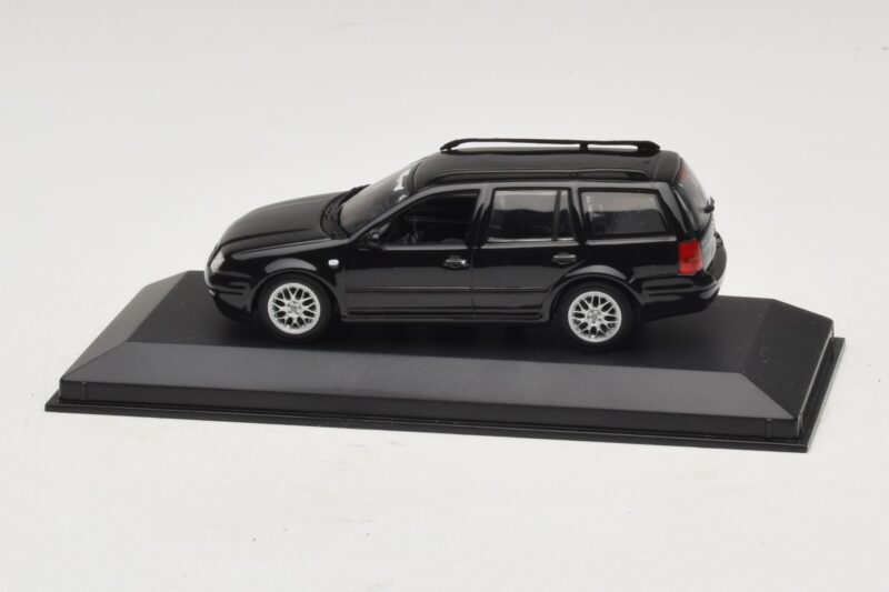 Volkswagen Golf Mk4 Variant Sport Highline BBS Edition Melns Nomaiņas Kaste Minichamps 1:43 GOLF008-R1 Metāls