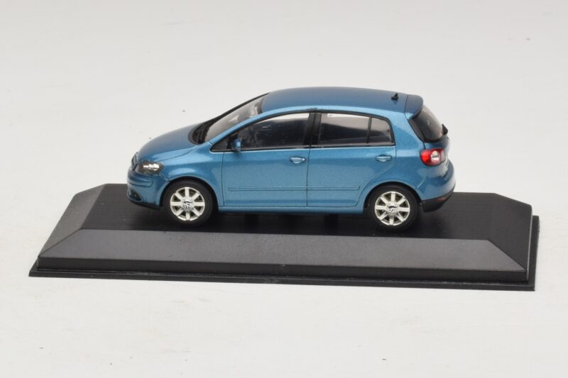 Volkswagen Golf Plus Mk5 Zils Metālisks Aizstājējkaste Minichamps 1:43 GOLF02-R1 Metāls