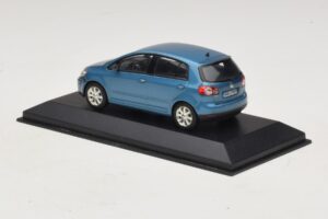 Volkswagen Golf Plus Mk5 Zils Metālisks Aizstājējkaste Minichamps 1:43 GOLF02-R1 Metāls — attēls 3 no 5