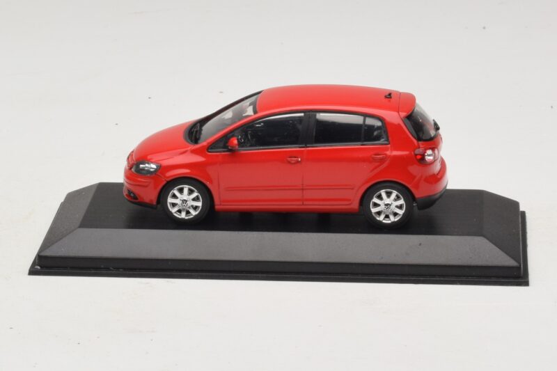 Volkswagen Golf Plus Mk5 Tornado Red Aizstājējkaste Minichamps 1:43 Volkswagen Golf Plus Mk5 Tornado Red Aizstājējkaste Minichamps 1:43 821911110-R1 Metāls