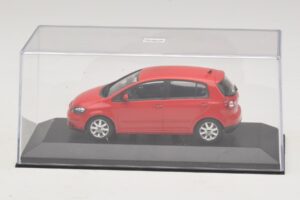 Volkswagen Golf Plus Mk5 Tornado Red Aizstājējkaste Minichamps 1:43 821911110-R1 Metāls — attēls 4 no 5