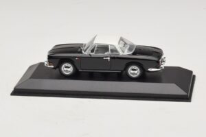 Volkswagen Karmann Ghia Melns ar baltu jumtu Minichamps 1:43 430050224 Metāls