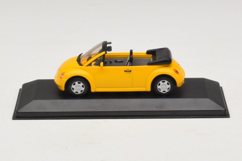 Volkswagen New Beetle Kabriolets Dzeltens Minichamps 1:43 BEETLE002 Metāls