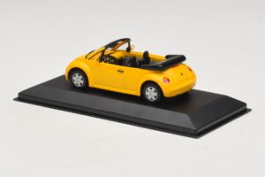 Volkswagen New Beetle Kabriolets Dzeltens Minichamps 1:43 BEETLE002 Metāls — attēls 3 no 5