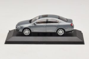 Volkswagen Passat B6 Pelēks Metālisks Minichamps 1:43 PASSAT006 Metāls