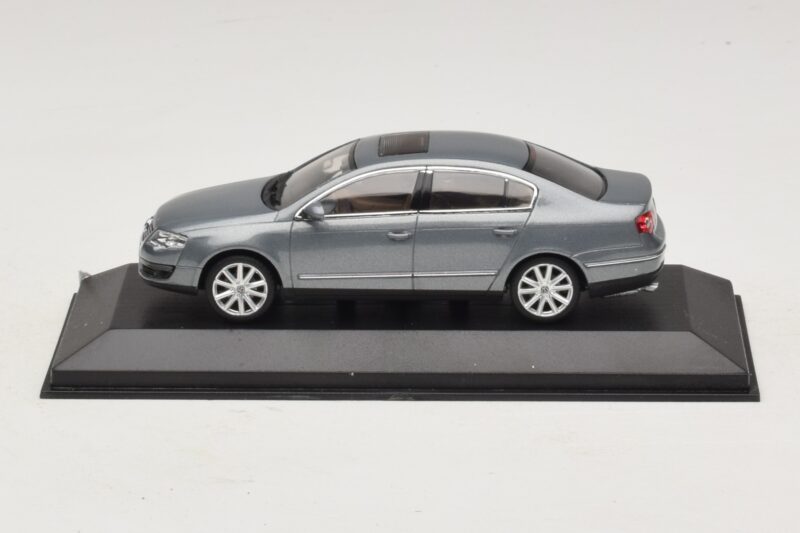Volkswagen Passat B6 Pelēks Metālisks Minichamps 1:43 Volkswagen Passat B6 Pelēks Metālisks Minichamps 1:43 PASSAT006 Metāls