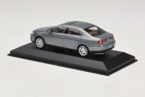 Volkswagen Passat B6 Pelēks Metālisks Minichamps 1:43 PASSAT006 Metāls — attēls 3 no 5