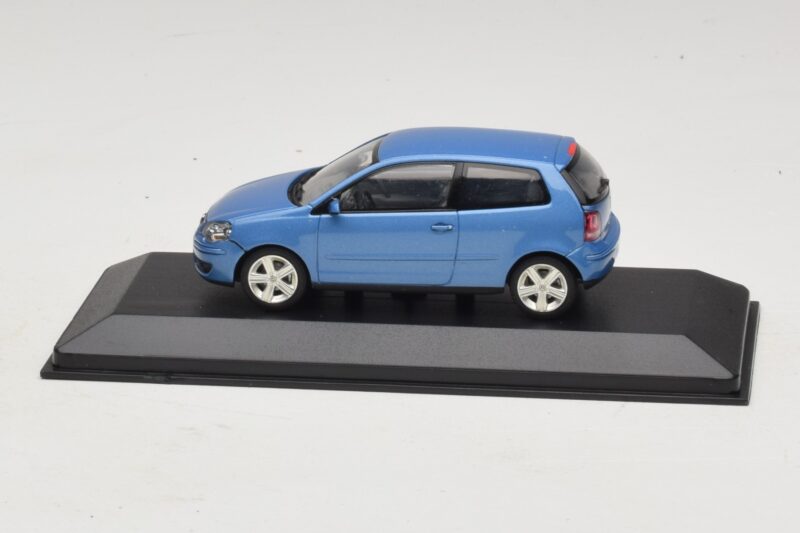 Volkswagen Polo 9N3 Zils Minichamps 1:43 Volkswagen Polo 9N3 Zils Minichamps 1:43 POLO001 Metāls