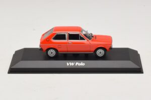 Volkswagen Polo Mk1 Sarkans Maxichamps 1:43 940050500 Metāls