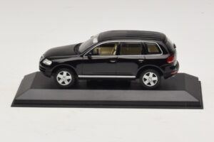 Volkswagen Touareg 7L Melns Minichamps 1:43 TOUAREG002 Metāls