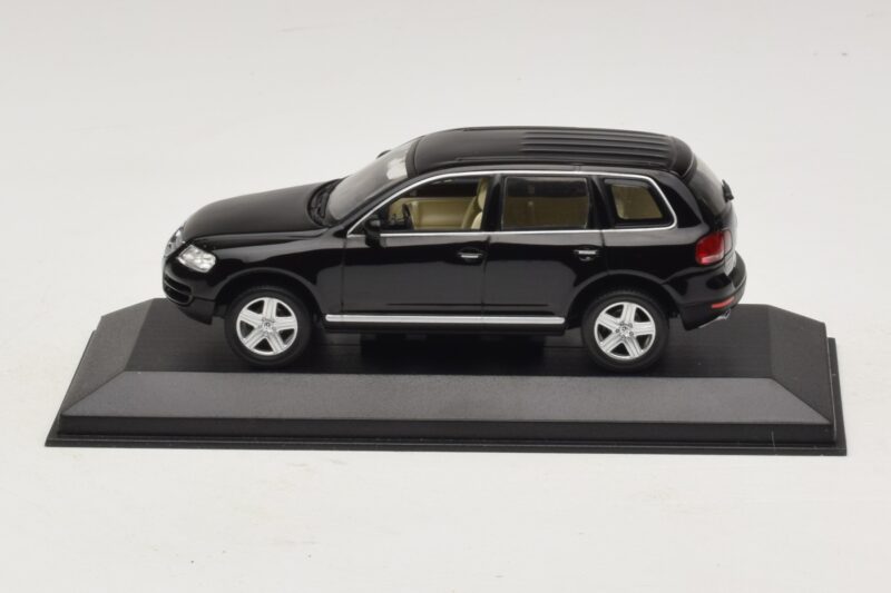 Volkswagen Touareg 7L Melns Minichamps 1:43 TOUAREG002 Metāls