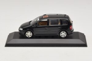 Volkswagen Touran 1T Melns Minichamps 1:43 TOURAN005 Metāls