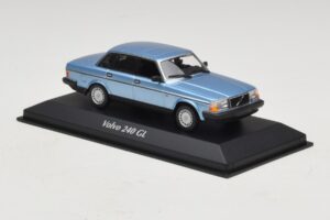 Volvo 240 GL Blue Metallic Maxichamps 1:43 940171400 Metāls — attēls 3 no 5