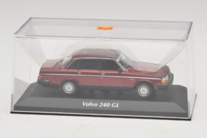 Volvo 240 GL Dark Red Metallic Maxichamps 1:43 940171401 Metāls — attēls 4 no 5