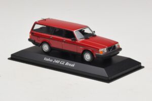 Volvo 240 GL Universālis Sarkans Maxichamps 1:43 940171410 Metāls — attēls 3 no 5
