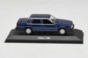 Volvo 740 Dark Blue Metallic Maxichamps 1:43 940171701 Metāls